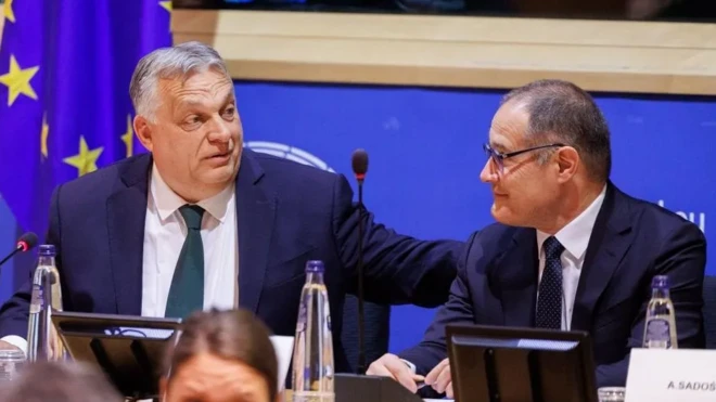 فابریس لگری تا سال ۲۰۲۲ رئیس آژانس مرزی اتحادیه اروپا بود و دیدگاه‌های او درباره مهاجرت با نخست‌وزیر مجارستان ویکتور اوربان همسوست