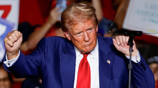 डोनाल्ड ट्रंप 13 सितंबर को लॉग वेगास की एक रैली के दौरान