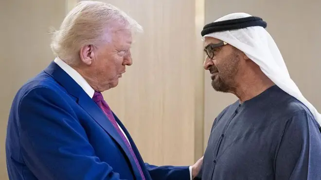 संयुक्त अरब अमीरात (यूएई) के राष्ट्रपति शेख़ मोहम्मद बिन ज़ायेद अल नहयान और अमेरिकी राष्ट्रपति डोनाल्ड ट्रंप (फ़ाइल फ़ोटो)