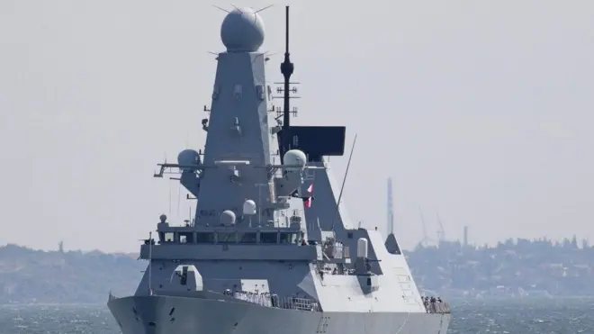 Британський есмінець HMS Defender в порту Одеси