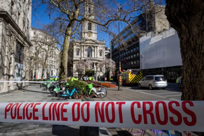 Лондон, огороженное место преступления