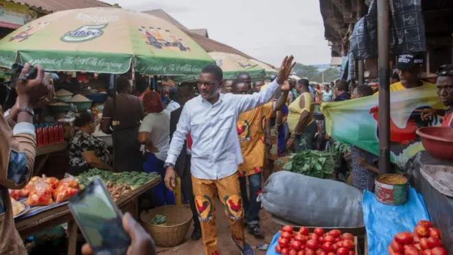 Frank Nweke ebe ọ na-achụ nta vootu n'ahịa