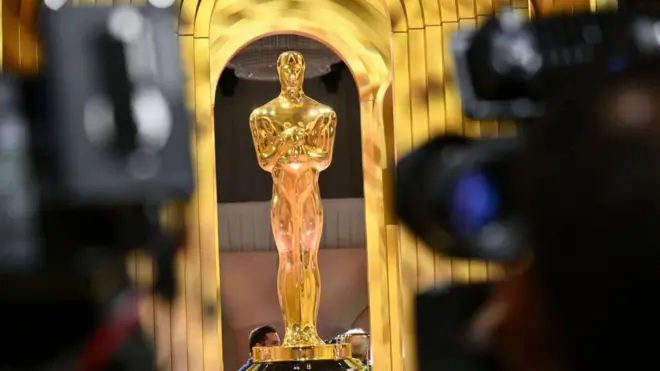 Вид на декорацию в виде статуэтки «Оскар»