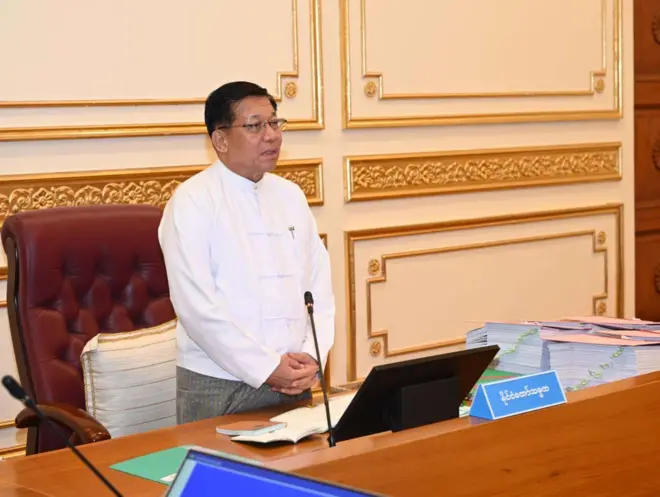 ဩဂုတ် ၂၅ ရက်က ကျင်းပတဲ့ အစိုးရအဖွဲ့အစည်းအဝေးမှာ မိန့်ခွန်းပြောနေတဲ့ ဦးမင်းအောင်လှိုင်