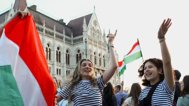 Празднование возле парламента