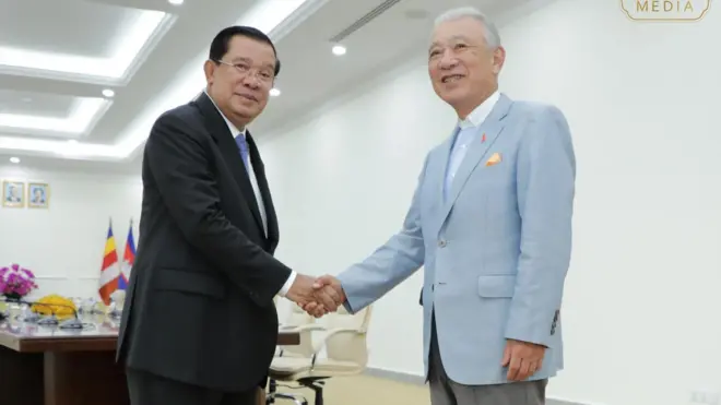 ဖနွမ်ပင်မှာတွေ့ကြတဲ့ ဟွန်ဆန် နဲ့ ဆာဆာကာဝါ 