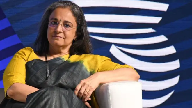 हिंडनबर्ग की रिपोर्ट दावा करती है कि सेबी की अध्यक्ष माधवी पुरी बुच और उनके पति धवल बुच की अदानी समूह से जुड़ी ऑफ़शोर कंपनियों में ‘हिस्सेदारी’ थी.