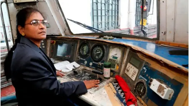 आशियातील पहिल्या लोको पायलट सुरेखा यादव