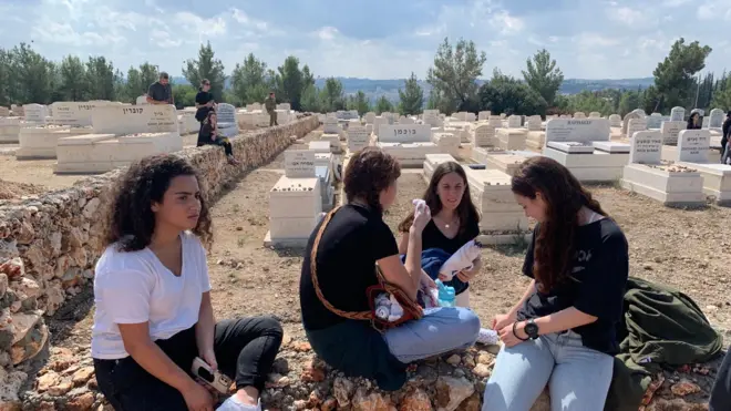 قبرستان «سرزمین زندگی» در اسرائیل، در ٢٠ کیلومتری غرب بیتالمقدس