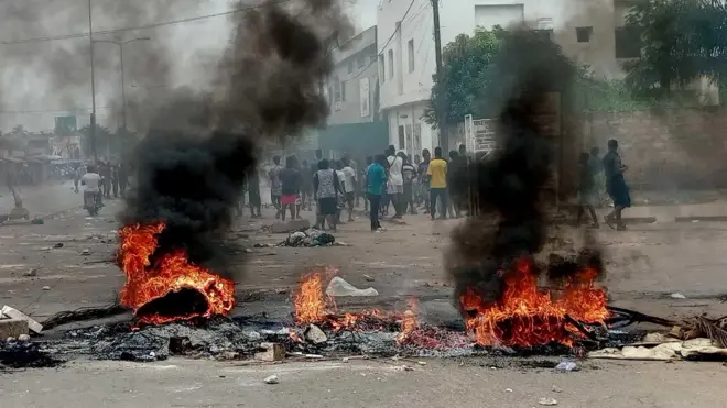 Awọn ọdọ ṣewọde tako ijọba Faure Gnassingbe, olori ijọba ọlọdun pipẹ ni Lome, Togo.