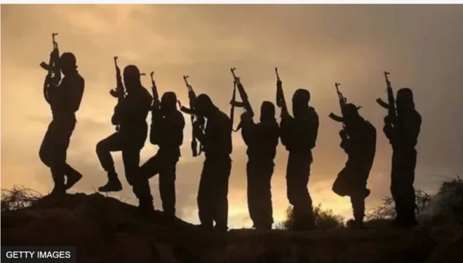 Àwòrán àwọn agbébọn tí wọ́n bá ìbọn dání