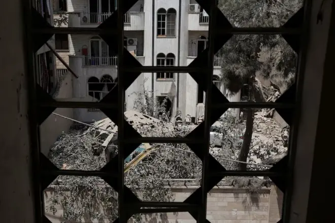 Đổ nát sau cuộc không kích của Israel vào một tòa nhà ở Tehran, Iran, vào thứ Hai (24/6)