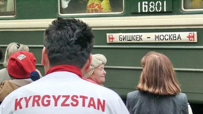 Иш издеп сыртка кеткен кыргызстандыктардын эң басымдуу бөлүгү Орусияда