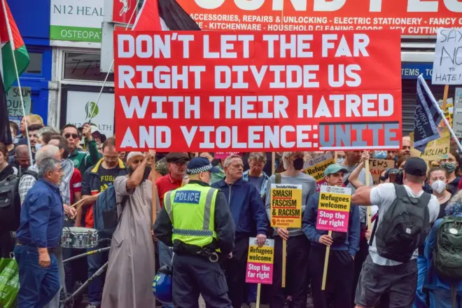 تظاهرة مناهضة للعنصرية واليمين المتطرف في بريطانيا