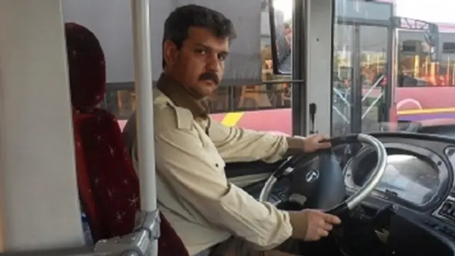 رضا شهابی یکی از مهم‌ترین فعالان حقوق کارگران در شرکت واحد اتوبوسرانی تهران و حومه بود