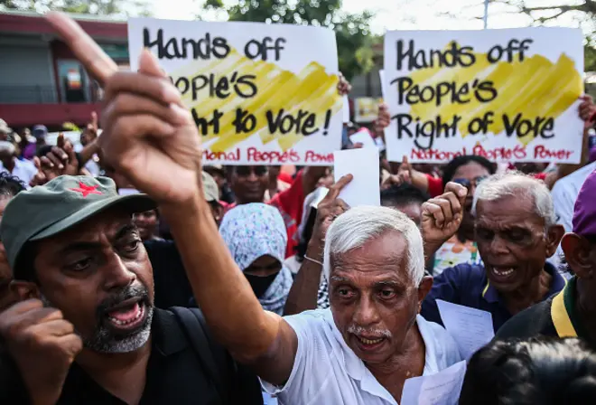 ආණ්ඩුව මැතිවරණය නතර කර ප්‍රජාතන්ත්‍රවාදය විනාශ කිරීමට එරෙහිව 2023 පෙබරවාරි 18 වැනිදා කොළඹදී ජාතික ජන බලවේගය හෙවත් ජාතික ජන බලවේගයේ සාමාජිකයන් විරෝධතාවයක නිරත විය.