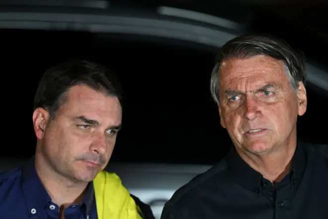 Flávio Bolsonaro e Jair Bolsonaro 