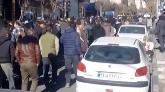 အီရန်မှာ စီးပွားရေး အခြေအနေ ဆိုးလာလို့ ဆန္ဒပြပွဲတွေ ဖြစ်နေတာ ၆ ရက် ရှိနေ