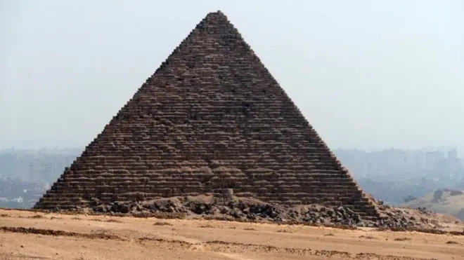 గిజా పిరమిడ్