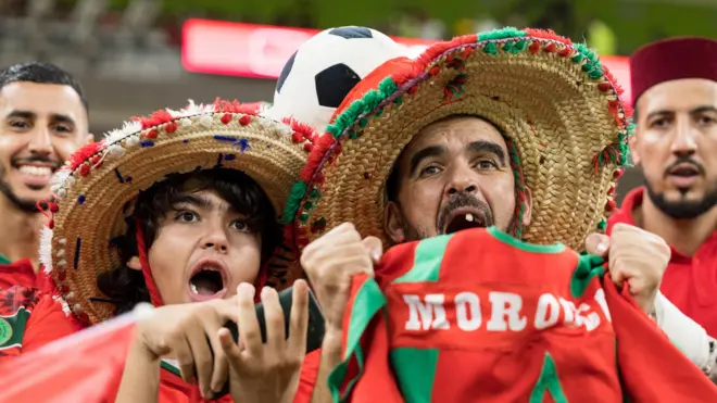 مشجعو منتخب المغرب خلال مباراته أمام كندا في كأس العالم 2022 في الدوحة