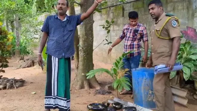 අනුරාධපුර ජය ශ්රි මහ බෝධියේ කපු මහතා ඔහුගේ නිවසේදී වන ජීවී නිලධාරීන් විසින් අත්අඩංගුවට ගනු ලැබූ අවස්ථාව