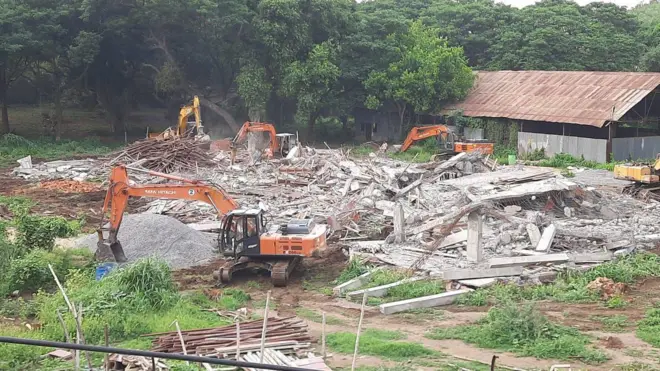 తాడేపల్లిలో వైసీపీ ఆఫీసు కూల్చివేత