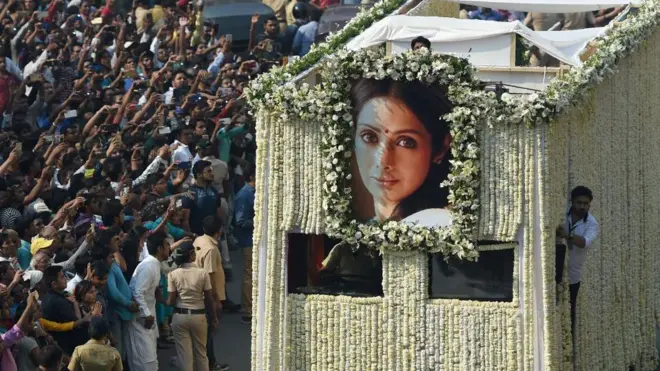 బాలీవుడ్ నటి శ్రీదేవి అంతిమ యాత్ర