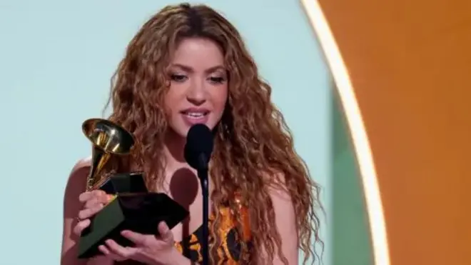Shakira presenta su tema musical "Ojos así" en la ceremonia de los Grammy