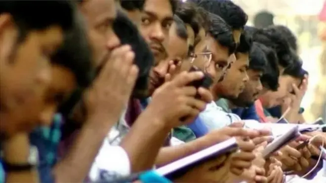 বাংলাদেশে সরকারি চাকরির জনপ্রিয়তা অনেক বেশি দেখা যায়।