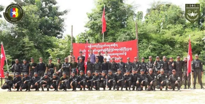 SOS တပ်ဖွဲ့ဝင်တချို့ (ပုံဟောင်း)