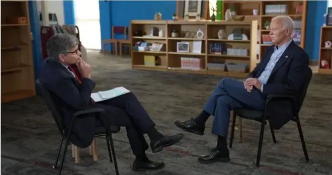 Aworan Aarẹ Joe Biden ati Geroge Stephanopoulos