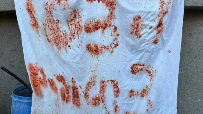 সাদা কাপড়ে জিম্মিদের আকুতি