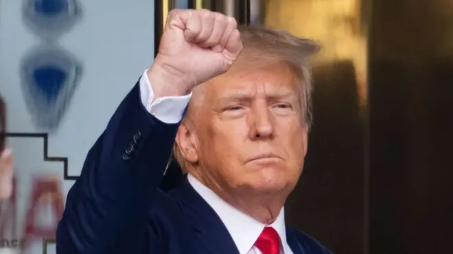 डोनाल्ड ट्रम्प 