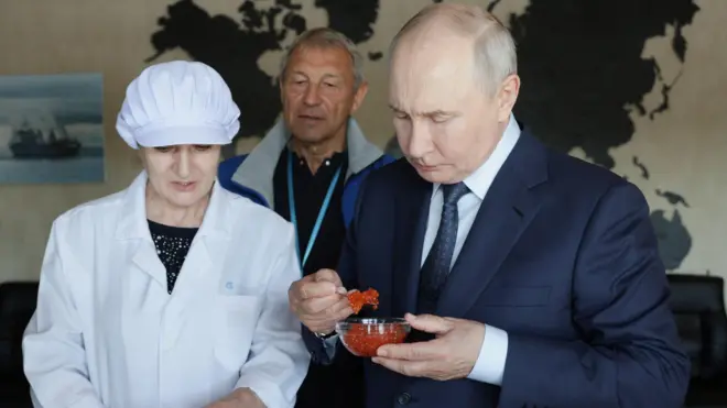 putin jede kavijar