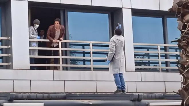 İtuma'nın odasının balkonunda inceleme