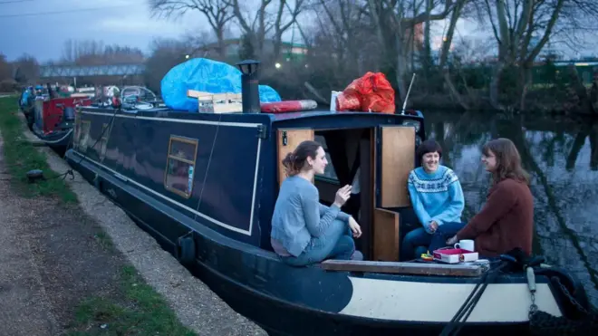 ہت سے لوگ اور کمپنیاں ہفتے، مہینے یا اس سے زیادہ عرصے کے لیے کشتیاں کرایہ پر دیتی ہیں