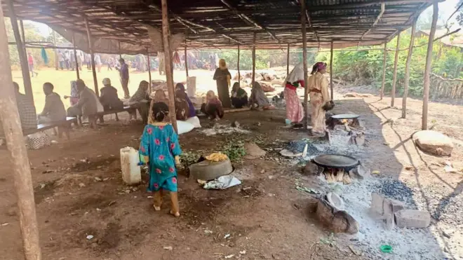 ተፈናቃዮች የተጠለሉበት ስፍራ 