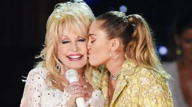 Dolly Parton con Miley Cyrus