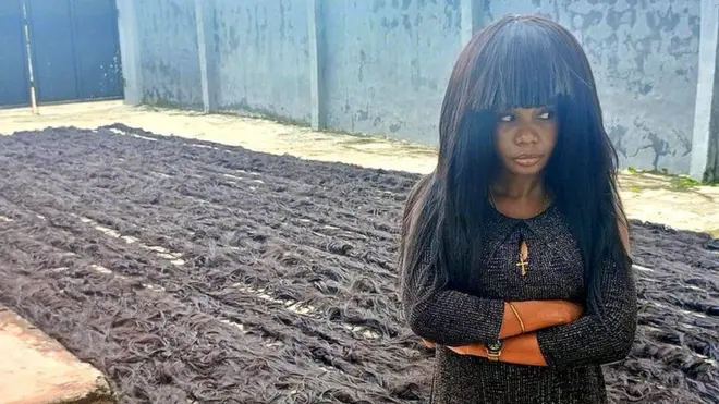  Helen Williams yambaye umusatsi we waciye umuhigo w’isi 