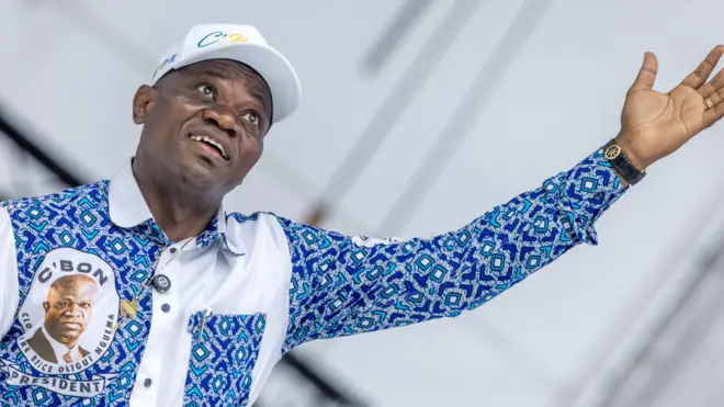 Brice Clotaire Oligui Nguema, candidat à l'élection présidentielle gabonaise lors de son meeting d'ouverture de campagne au stade Amitie à Libreville le 29 mars 2025.