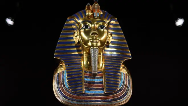 তুতেনখামুনের সোনার তৈরি মুখোশ