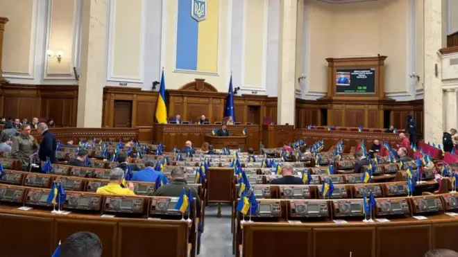 Засідання Верховної Ради 13 лютого, в залі парламенту багато порожніх місць