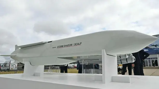 Le Royaume-Uni a fourni des missiles à longue portée Storm Shadow à l'Ukraine, à la demande de cette dernière, dans le cadre de sa lutte contre les forces d'invasion russes.