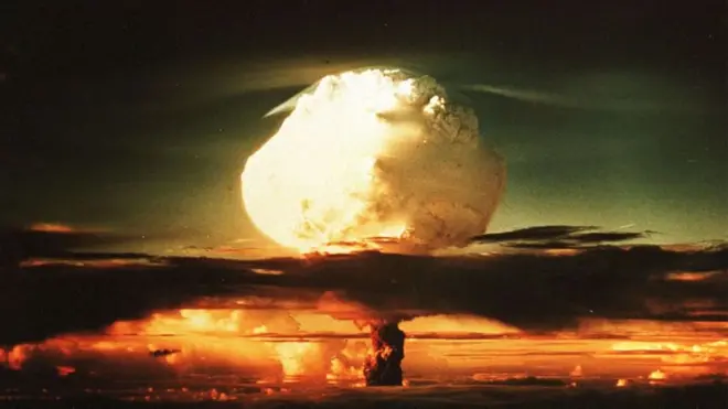 Les essais nucléaires effectués à la surface de la Terre dans les années 1950 ont modifié la composition de l'atmosphère.