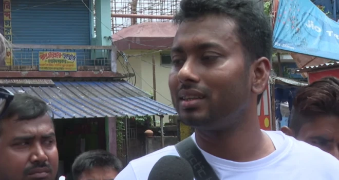 हिंसा से बचकर निकला शख्स