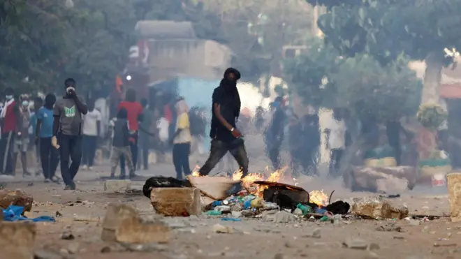 protesters dey provoke over court dcision to sentence Sonko for two years