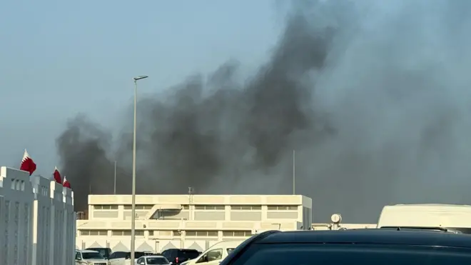 دخان من مبنى في العاصمة القطرية الدوحة