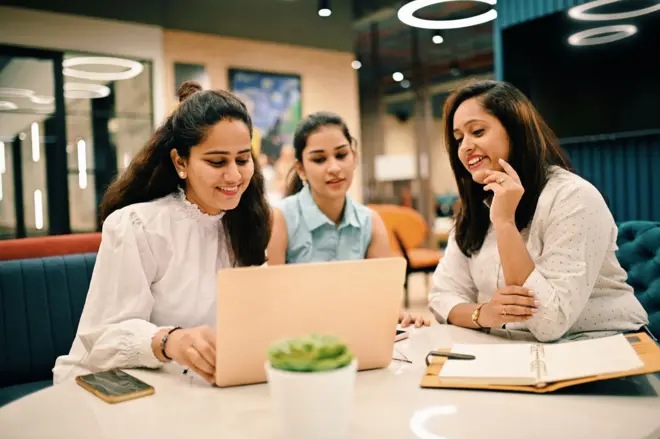 پاکستان، خواتین، کاروبار، دفتر