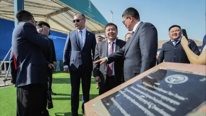 Курулуш министри Нурдан Орунтаев "Кабар" агенттигине курган маегинде Кыргызстанда бийик имараттарды курган инвесторлорго бардык шарт түзүлүп жатканын билдирди