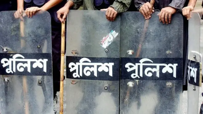 দুর্নীতির মাধ্যমে অবৈধ সম্পদ অর্জনের অভিযোগ আছে পুলিশের অনেকের বিরুদ্ধে